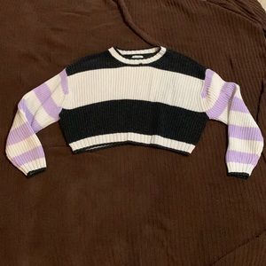 American Eagle Cropped Sweater. Medium